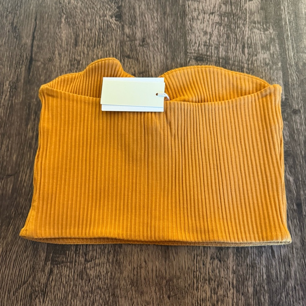 Wilfred Gold Ruched Ribbed Crop Top - Picture 2 of 3